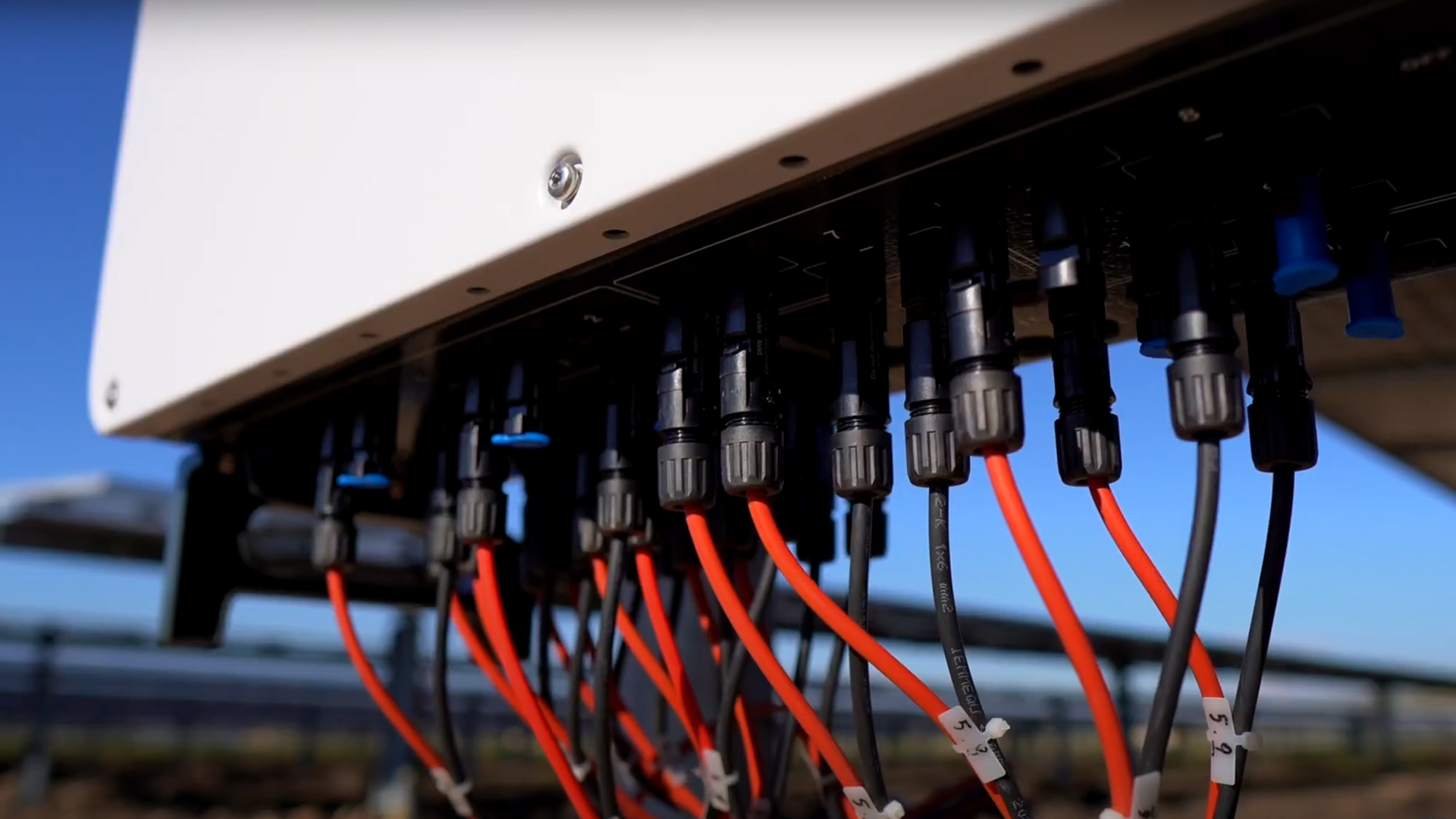Cavi di collegamento della string box con le stringhe degli impianti fotovoltaici