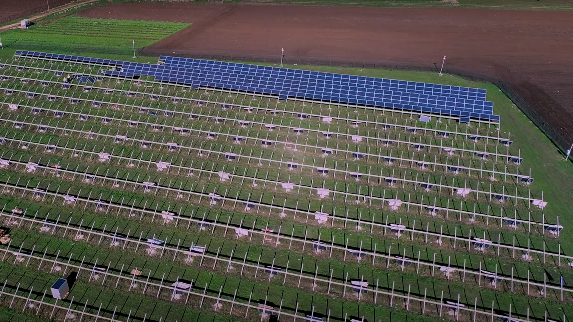 Pannelli solari smontati di un impianto fotovoltaico in fase di repowering